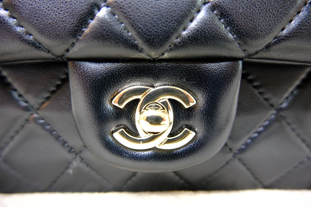 Medium Classic Double Flap - Black